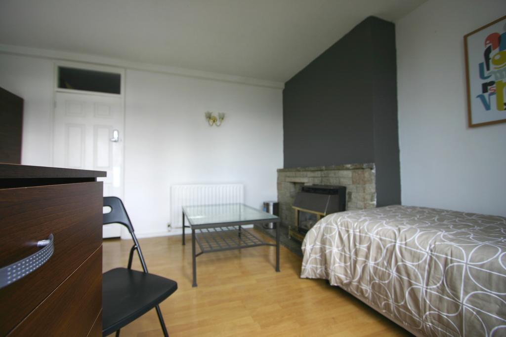 Lettingeasy - Brownfield Gasthof *